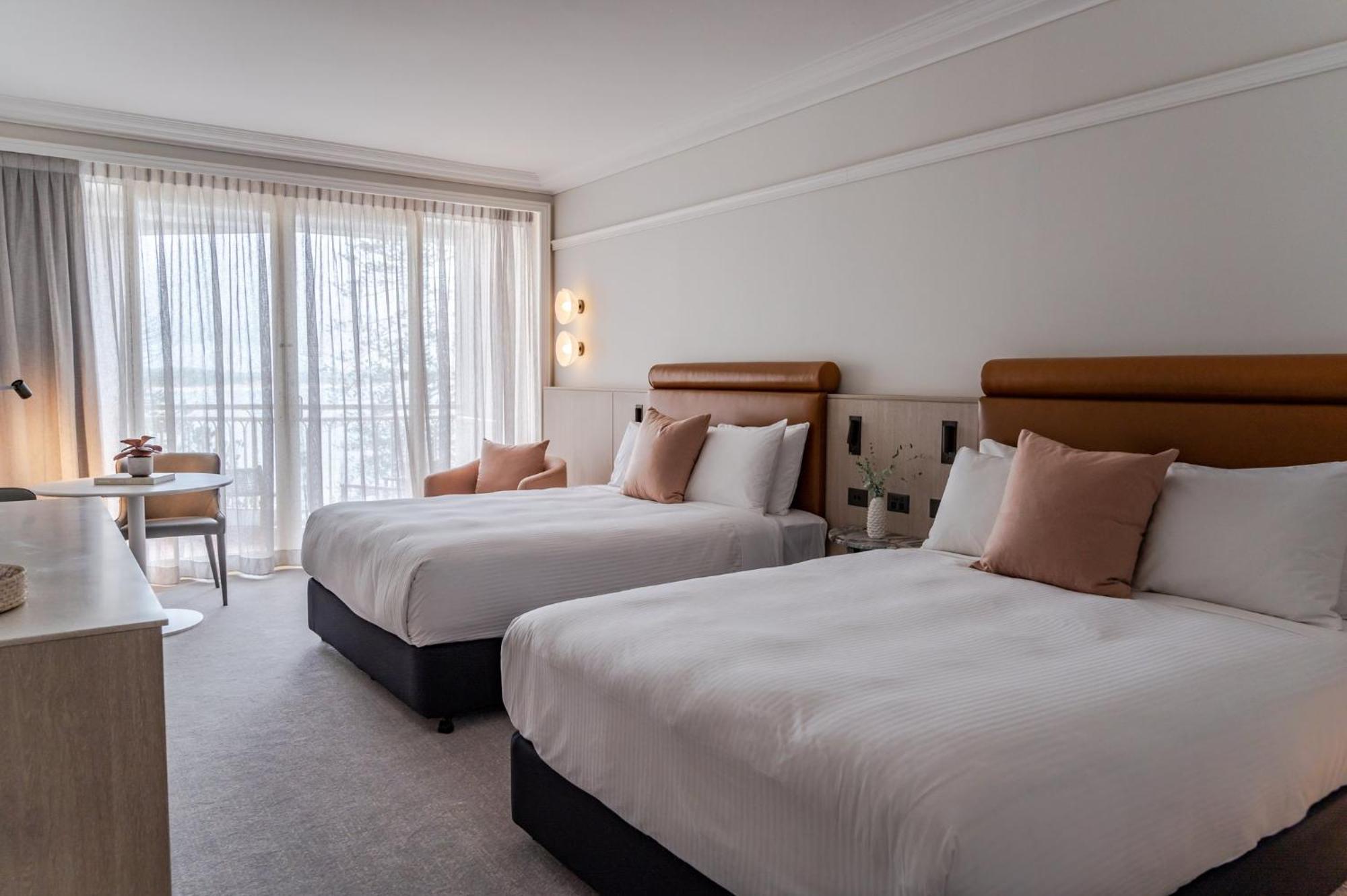 คราวน์ พลาซา เทอริกัล Hotel เทอร์ริกัล ภายนอก รูปภาพ